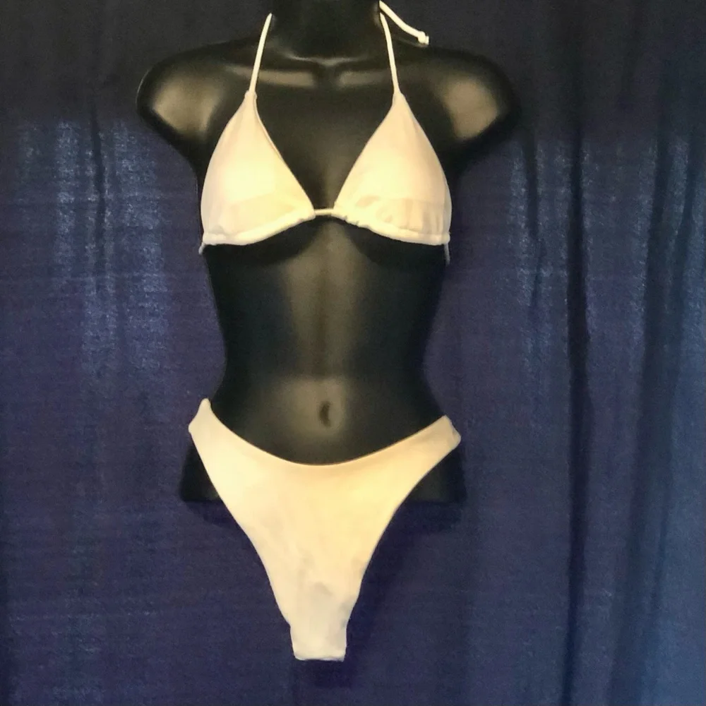 White Bikini - Picture 2 of 6